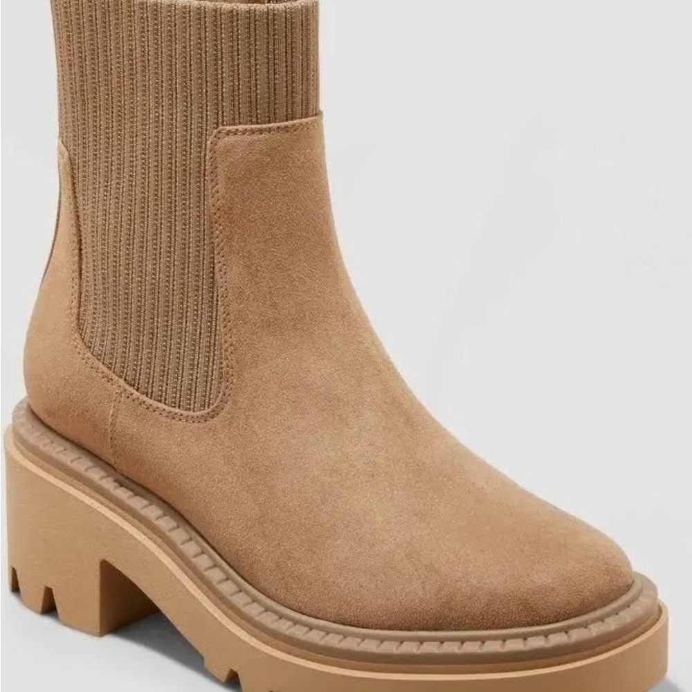 NWT Tan Chunky Ankle Booties size 10